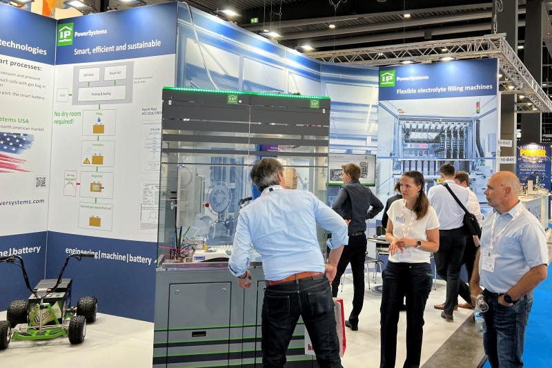 IP PowerSystems stellte ein automatisches Elektrolyt Befüllmodul auf der Battery Show in Stuttgart vor